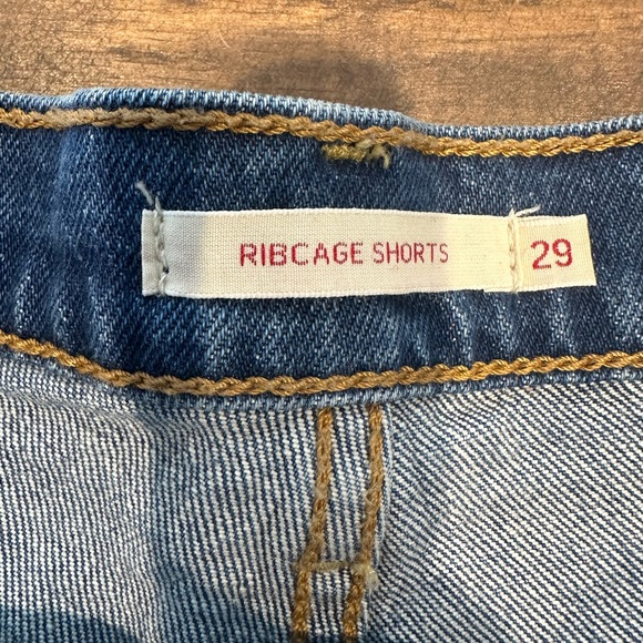 Levi Shorts - Picture 3 of 3